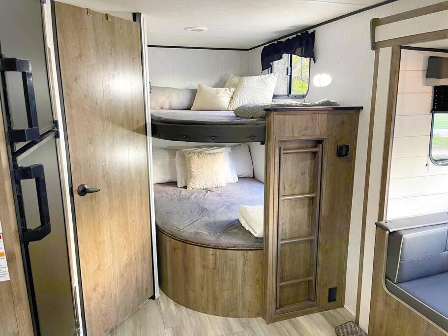 Rv Located On Private Property, Providing Access To The Guadalupe River, Accommodates Up To 5 Guests New Braunfels Exterior photo