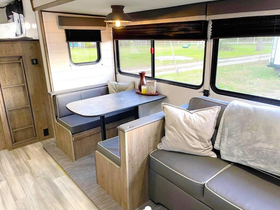 Rv Located On Private Property, Providing Access To The Guadalupe River, Accommodates Up To 5 Guests New Braunfels Exterior photo
