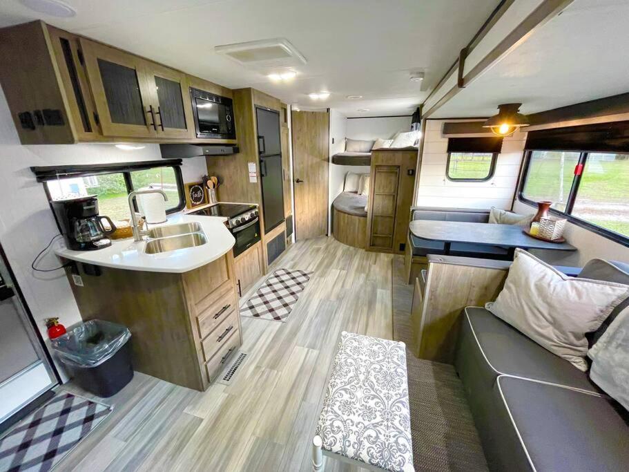 Rv Located On Private Property, Providing Access To The Guadalupe River, Accommodates Up To 5 Guests New Braunfels Exterior photo
